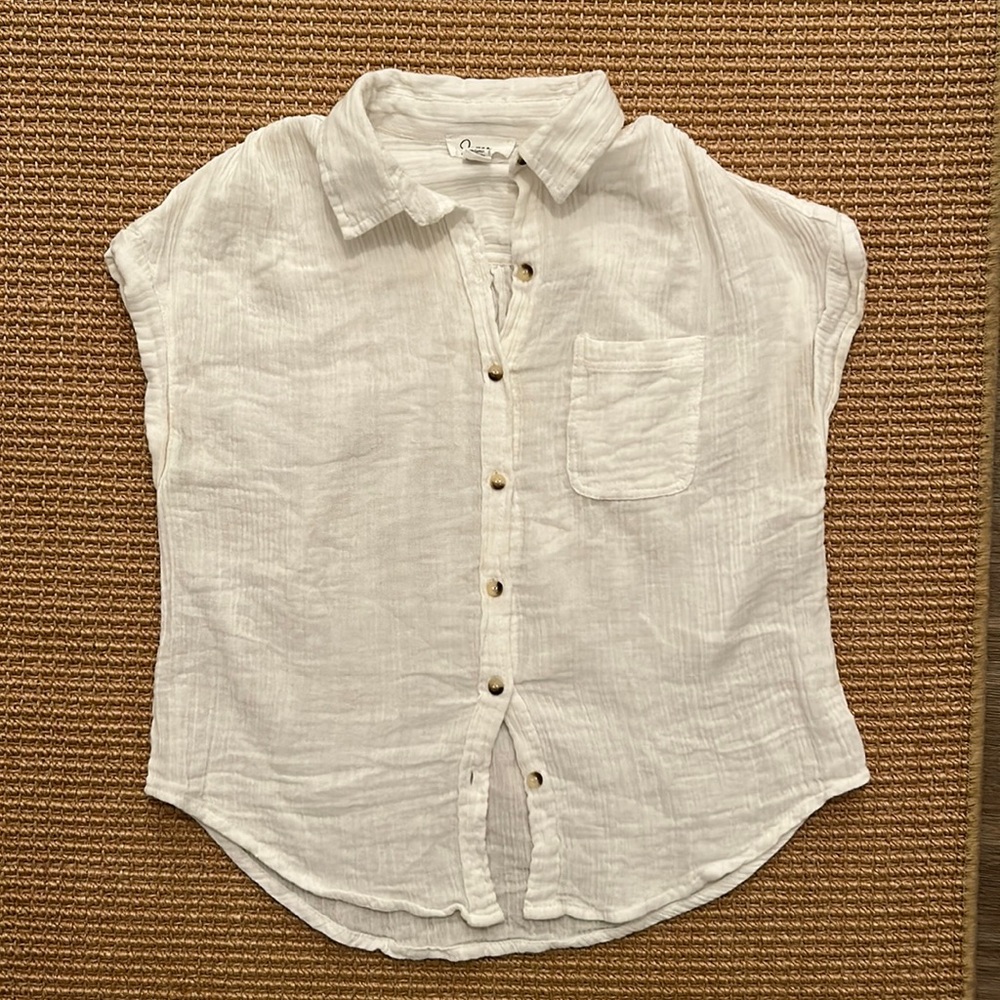 White 100% cotton lightweight button down top